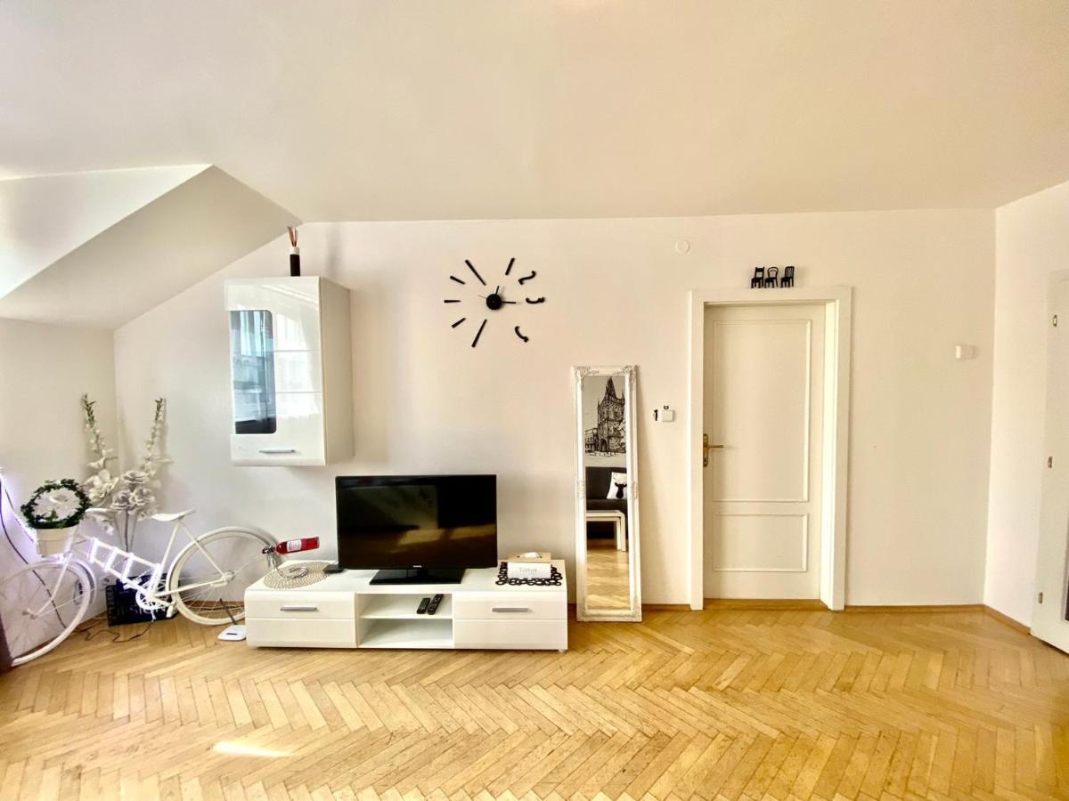 פראג Fantastic Apartment In The City Center מראה חיצוני תמונה