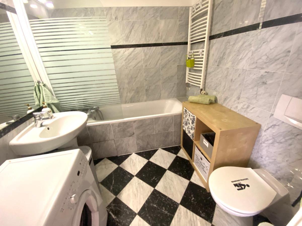 פראג Fantastic Apartment In The City Center מראה חיצוני תמונה
